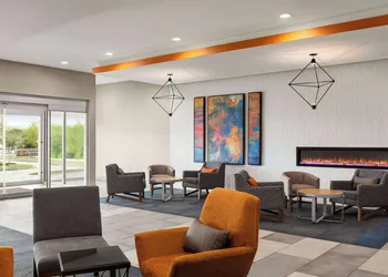La Quinta Inn & Suites By Wyndham Austin South hotel thumbnail 4