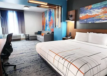 La Quinta Inn & Suites By Wyndham Austin South hotel thumbnail 5
