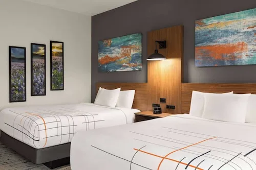 La Quinta Inn & Suites By Wyndham Austin South hotel detail image 6