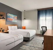 La Quinta Inn & Suites By Wyndham Austin South hotel detail image 7