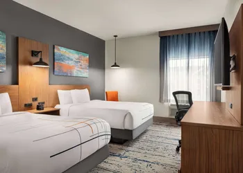 La Quinta Inn & Suites By Wyndham Austin South hotel thumbnail 7
