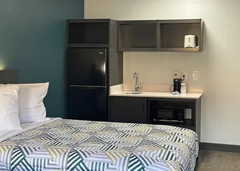 Studio 6 Extended Stay - Huntsville, AL University Drive hotel thumbnail 5