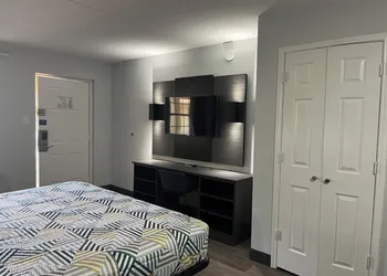 Studio 6 Extended Stay - Huntsville, AL University Drive hotel thumbnail 6