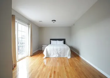Newark Liberty Gem Brick House Apt 3 hotel thumbnail 7