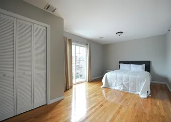 Newark Liberty Gem Brick House Apt 3 hotel thumbnail 8