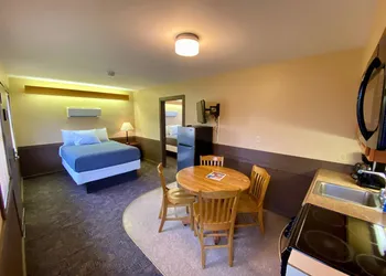 Thousand Hills hotel thumbnail 2