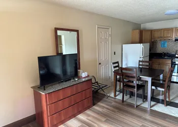 Snowbird Motel hotel thumbnail 7