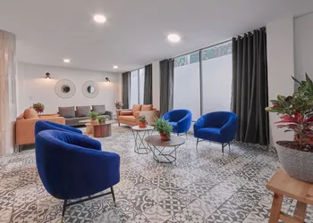 Suites Veinti2 hotel thumbnail 3