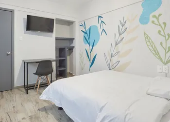 Suites Veinti2 hotel thumbnail 6