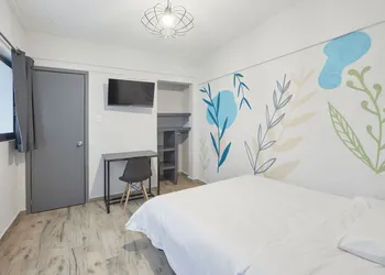 Suites Veinti2 hotel thumbnail 7