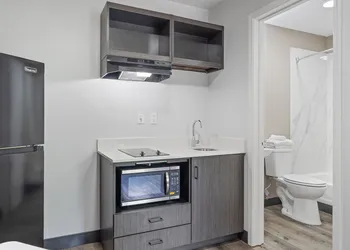 Southern Suites Pensacola Davis hotel thumbnail 4