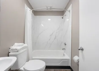 Southern Suites Pensacola Davis hotel thumbnail 7