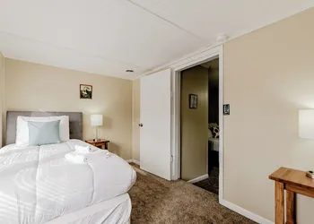 Adorable on Taylor Both Units hotel thumbnail 2