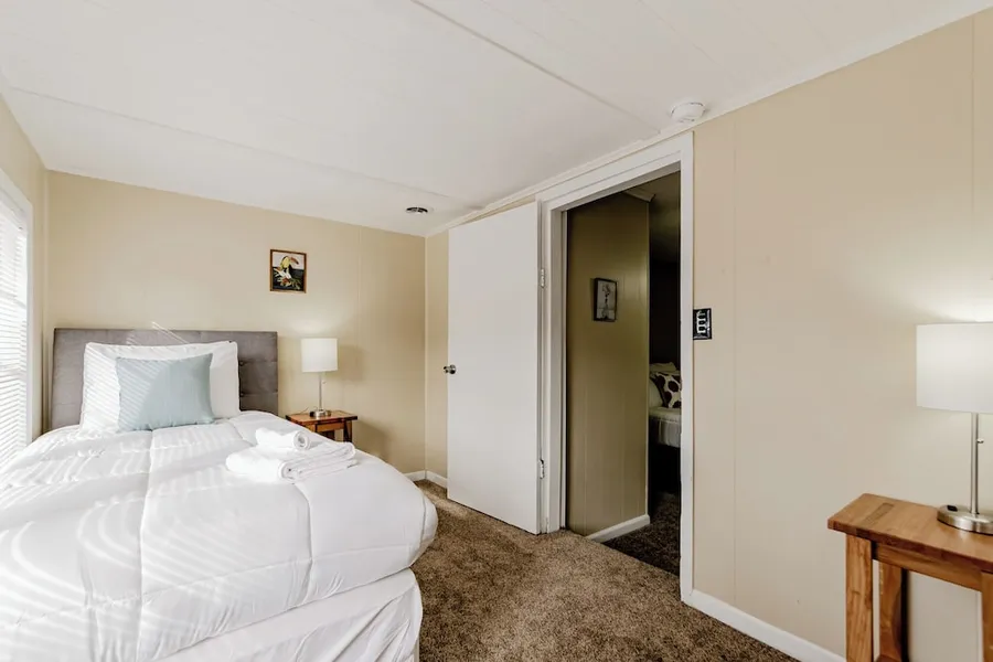 Adorable on Taylor Both Units hotel detail image 2