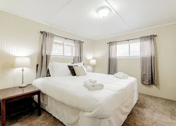 Adorable on Taylor Both Units hotel thumbnail 5