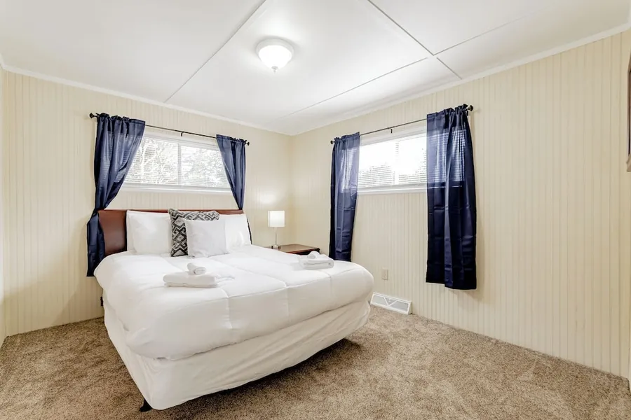 Adorable on Taylor Both Units hotel detail image 6