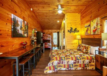Bigfoot Lodge Room Four hotel thumbnail 4