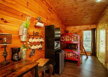 Bigfoot Lodge Room Four hotel thumbnail 5