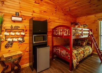 Bigfoot Lodge Room Four hotel thumbnail 6