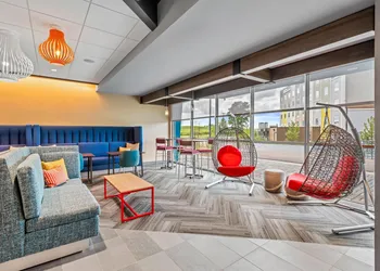 Tru By Hilton Kansas City Airport hotel thumbnail 2