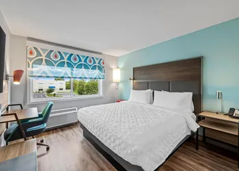 Tru By Hilton Kansas City Airport hotel thumbnail 6