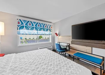 Tru By Hilton Kansas City Airport hotel thumbnail 7