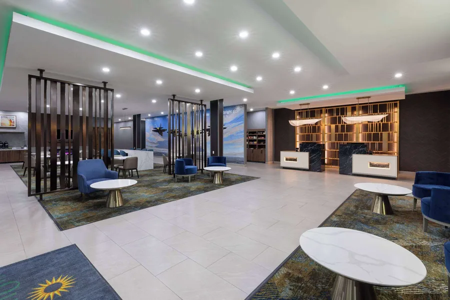 La Quinta Inn & Suites By Wyndham San Antonio At The Rim hotel detail image 2