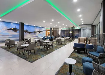 La Quinta Inn & Suites By Wyndham San Antonio At The Rim hotel thumbnail 3