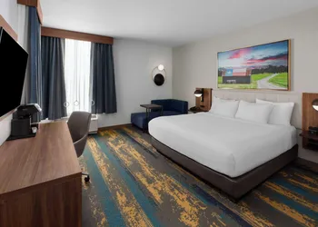La Quinta Inn & Suites By Wyndham San Antonio At The Rim hotel thumbnail 5
