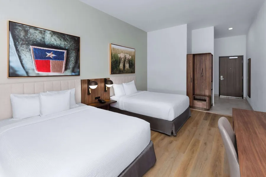 La Quinta Inn & Suites By Wyndham San Antonio At The Rim hotel detail image 6