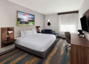 La Quinta Inn & Suites By Wyndham San Antonio At The Rim hotel thumbnail 8