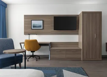 Holiday Inn Express Montreal Airport - St-Laurent by IHG hotel thumbnail 3