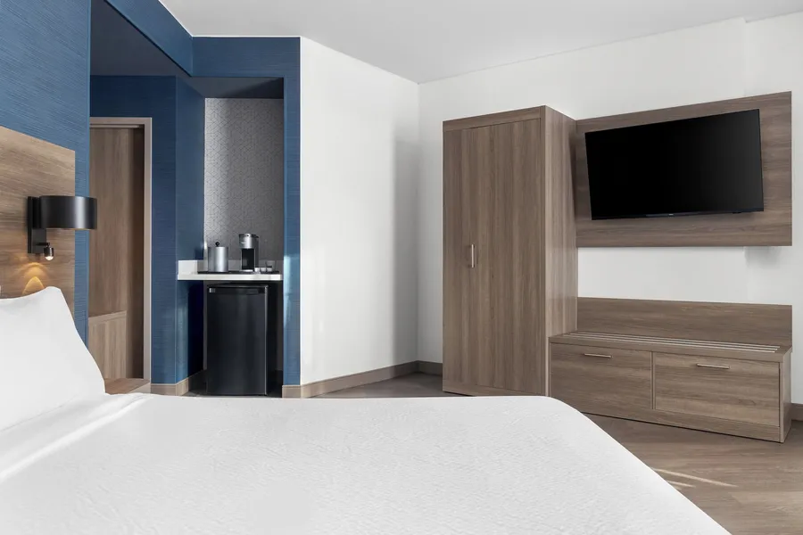 Holiday Inn Express Montreal Airport - St-Laurent by IHG hotel detail image 6
