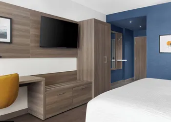 Holiday Inn Express Montreal Airport - St-Laurent by IHG hotel thumbnail 8