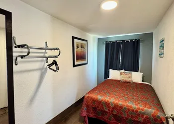 Budget Motel hotel thumbnail 7