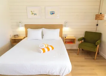 Driftwood Motel hotel thumbnail 2