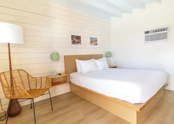 Driftwood Motel hotel thumbnail 4