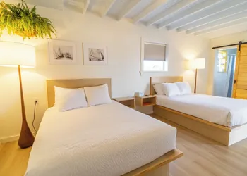 Driftwood Motel hotel thumbnail 7
