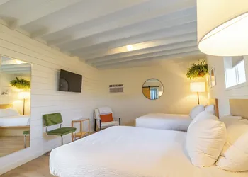 Driftwood Motel hotel thumbnail 8