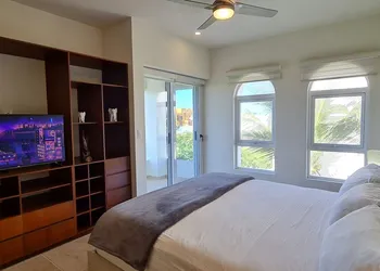 CASA REYES Stunning Rooftop Oceanview hotel thumbnail 4