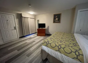 Baymont by Wyndham Hinton hotel thumbnail 5