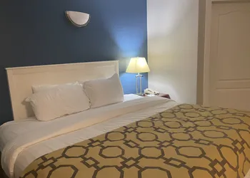 Baymont by Wyndham Hinton hotel thumbnail 6