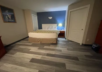 Baymont by Wyndham Hinton hotel thumbnail 8