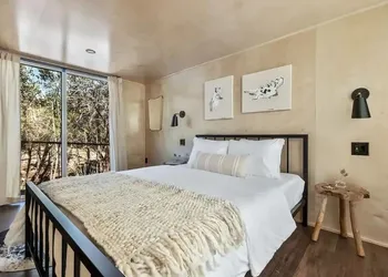 Onera Fredericksburg hotel thumbnail 6