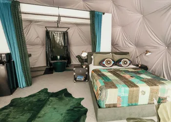 DayDreamer Domes hotel thumbnail 7