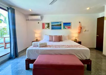 Casa Ekinox hotel thumbnail 7