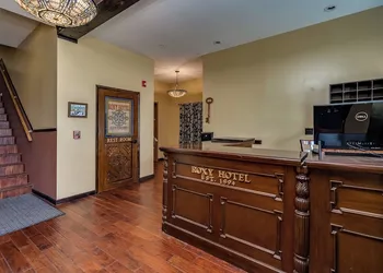 The Roxy Cape Vincent hotel thumbnail 2