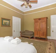 Mansion with Tiny Home Bumblebee Comfort hotel detail image 4
