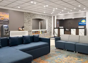 Days Hotel by Wyndham Williamsburg I-64 hotel thumbnail 2