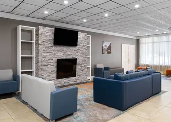 Days Hotel by Wyndham Williamsburg I-64 hotel thumbnail 4